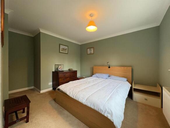 4 bed Semi-Detached for sale Image 12