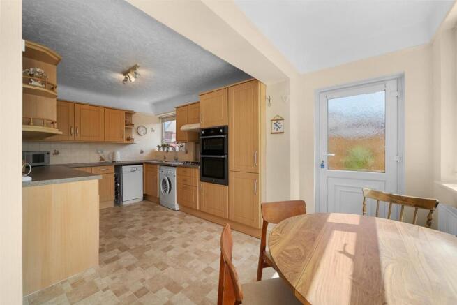 Kitchen3.jpg