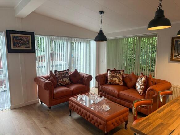 Living Room / Din...