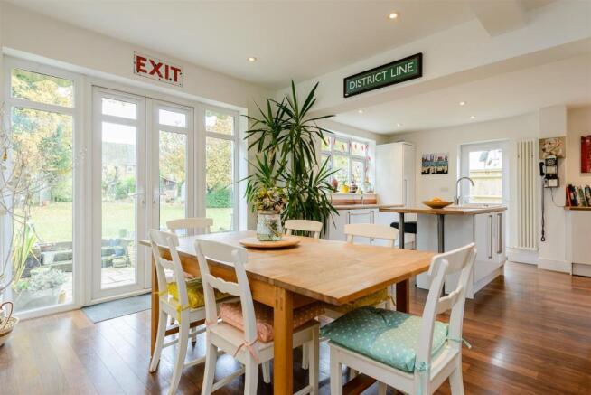 8271734-interior28.j