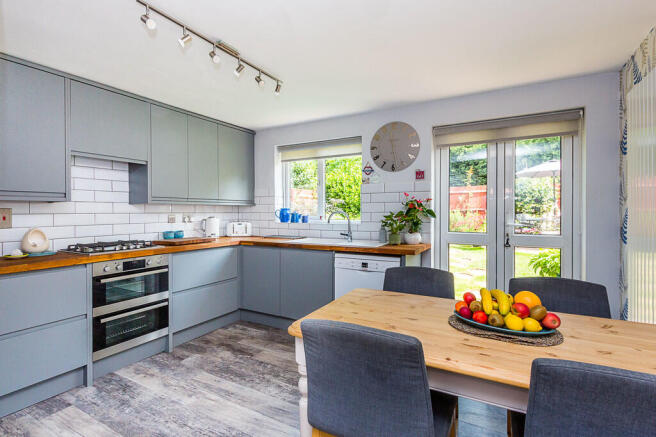 Kitchen/Breakfast...