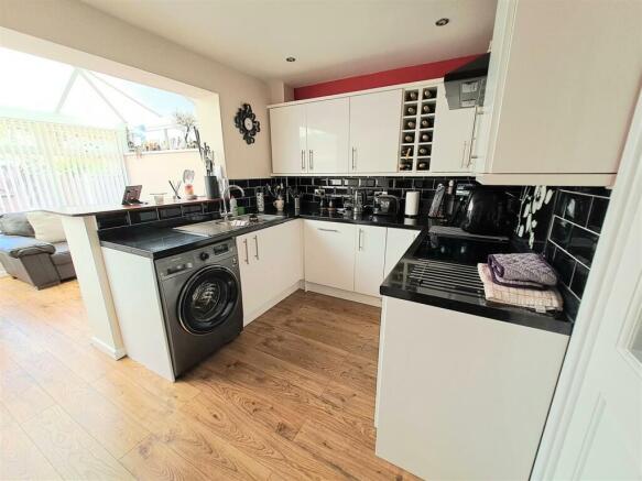 Re Fitted Kitchen
