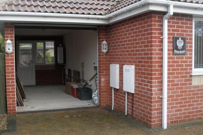 Garage 5 from front