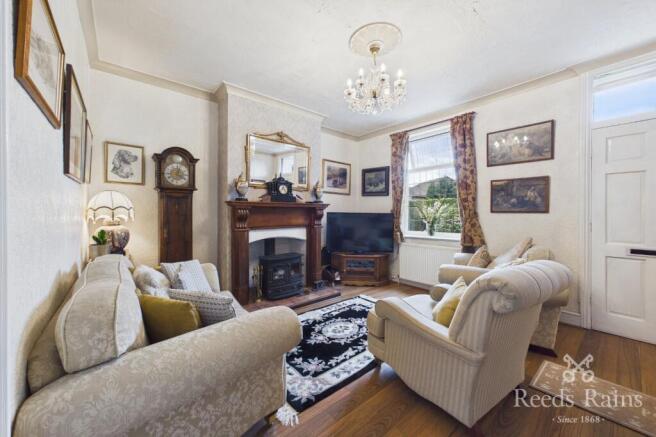 5 bed Detached for sale Image 10