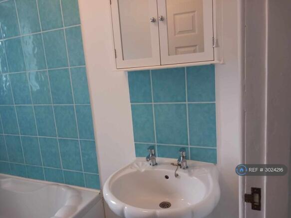 2 bed Terraced to rent Image 12
