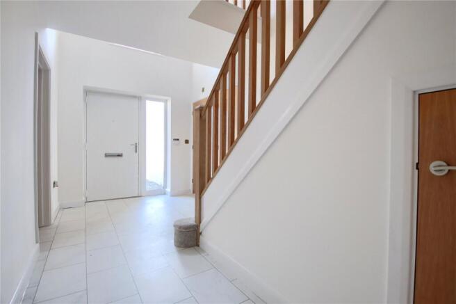 5 bed Detached for sale Image 9