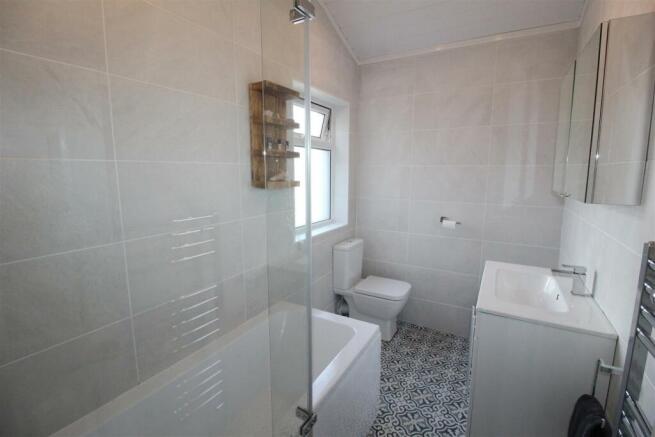 Kenilworth Road, 109, bathroom.JPG