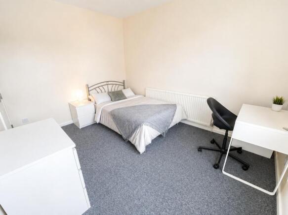 4 bed House Share to rent Image 10