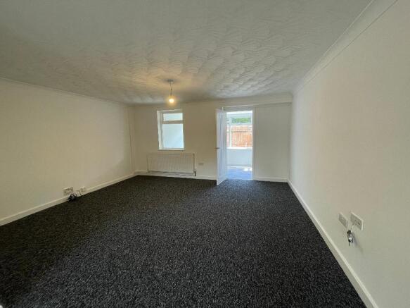 3 bed Terraced to rent Image 7