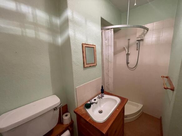 BATHROOM 2.jpg