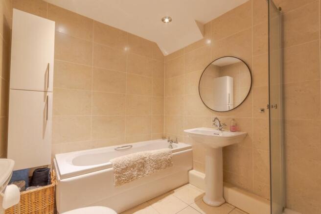 5 bed House for sale Image 10