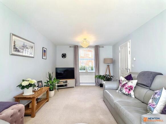 Headstock Close, Coalville, LE67 photo 2