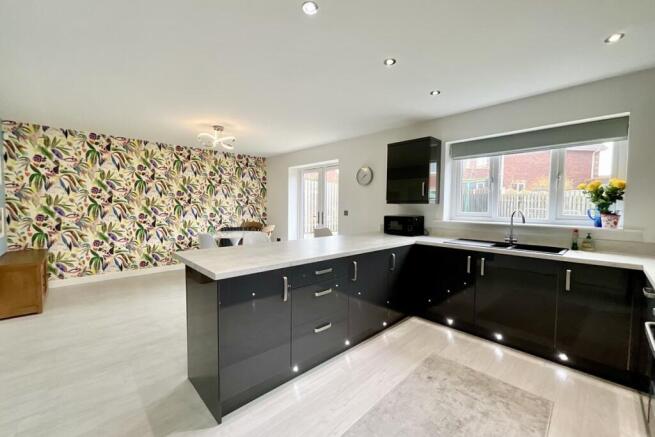 4 bed Detached for sale Image 5