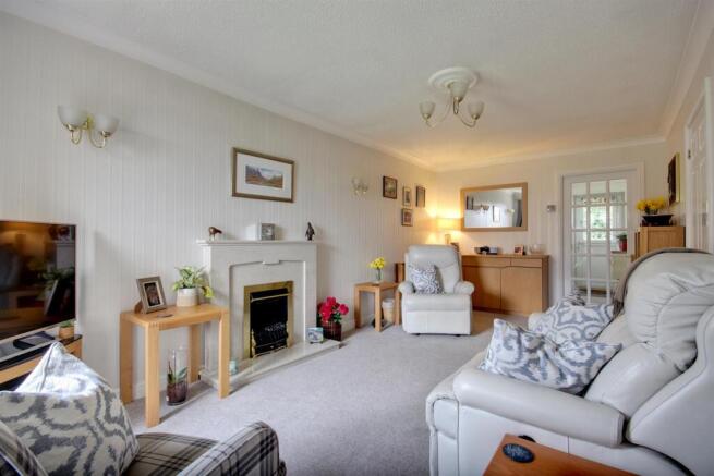 Tudor Court (10).jpg