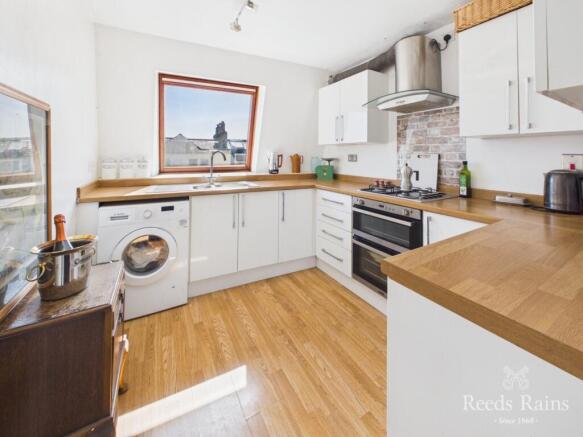 2 bed Apartment for sale Image 4