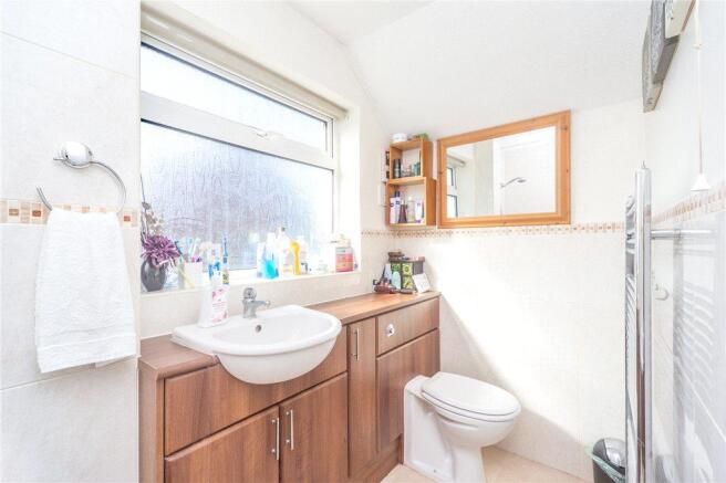 Bathroom 1b