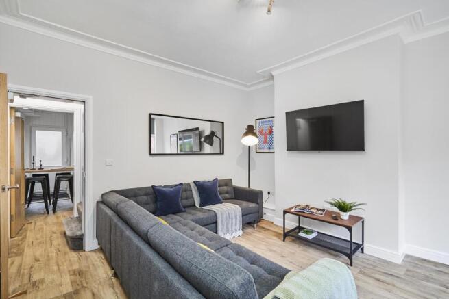 6 bed House to rent Image 6