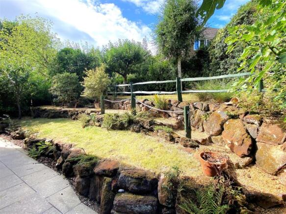 2 Beacon Hill - Garden.jpg