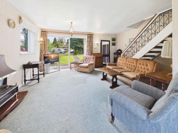 LOUNGE/DINING ROOM