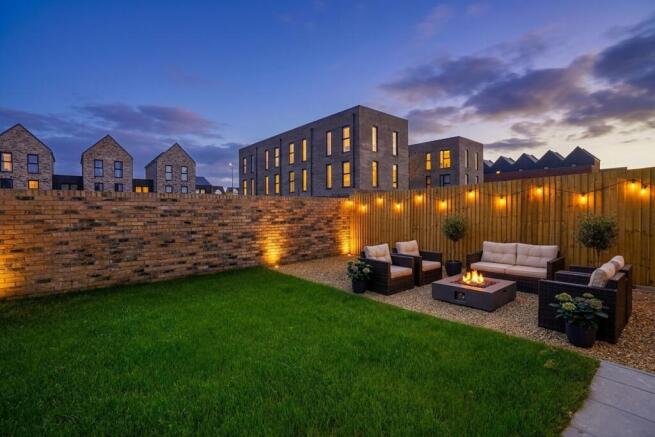 4 bed Town House for sale Image 4