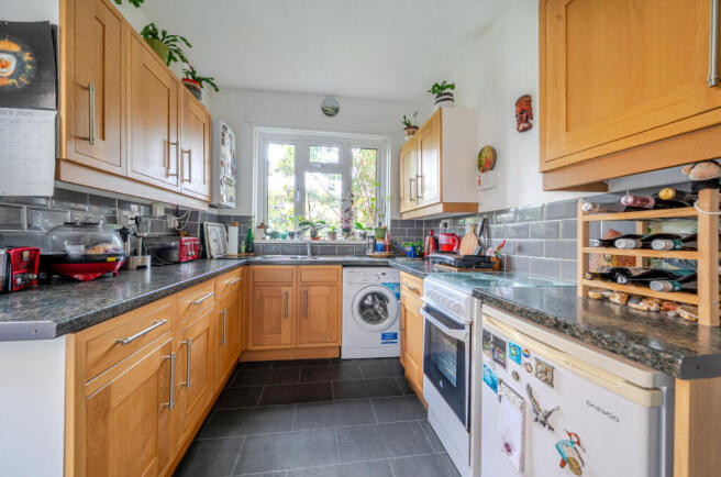 1384172-3-69316be...