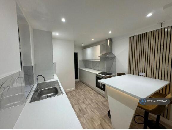 1 bed House Share to rent Image 9