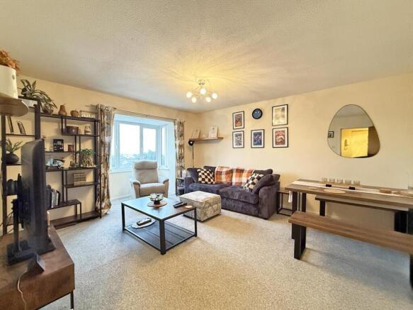 Vaughan Close 49 - Lounge.jpg