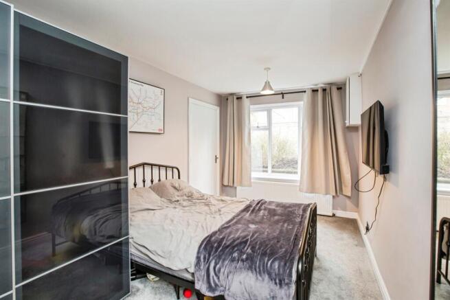 5 bed Detached for sale Image 12