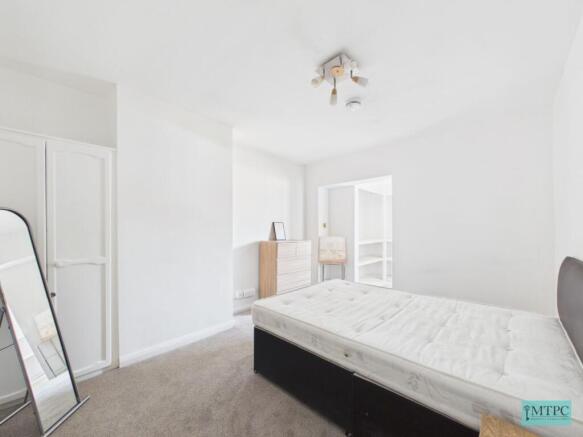 1 bed House Share to rent Image 5