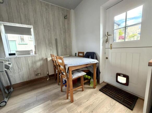 2 bed Semi-Detached for sale Image 6