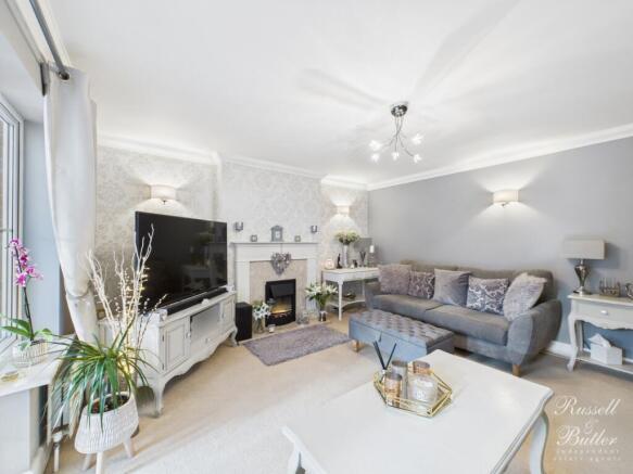 CAM01995G0-PR0394-STILL020