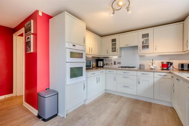 8698187-interior04.jpg