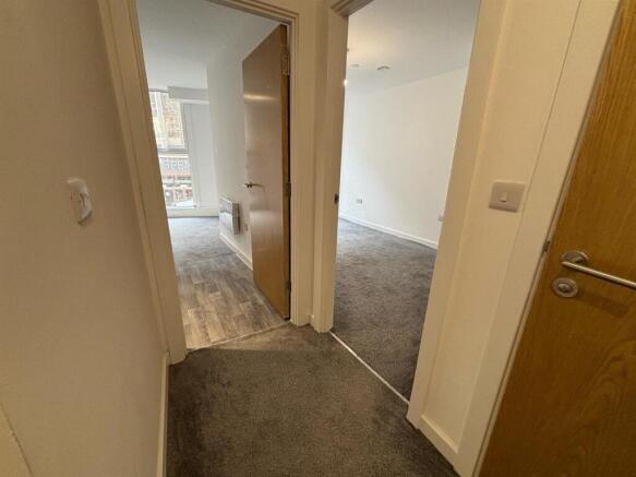 1 bed Apartment to rent Image 7