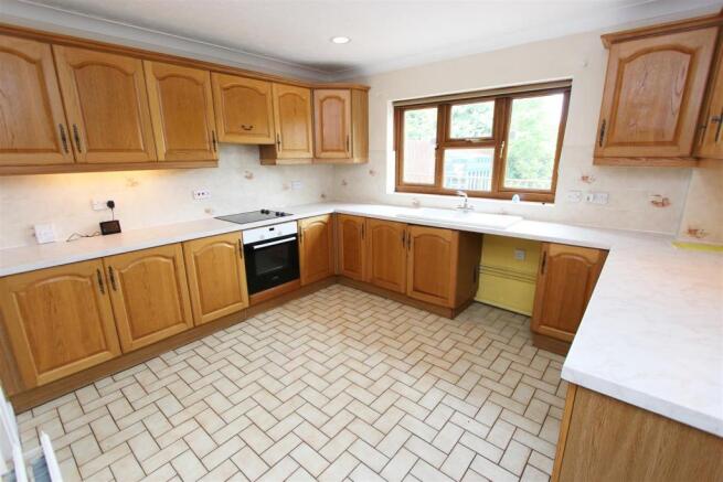 KITCHEN/BREAKFAST RO