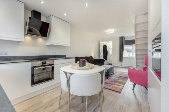 8585455-interior06.jpg
