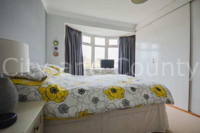 bed 1.jpg