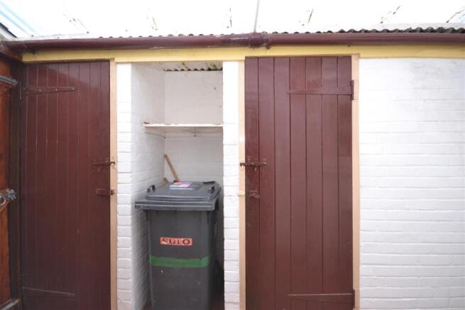 Lean To.JPG