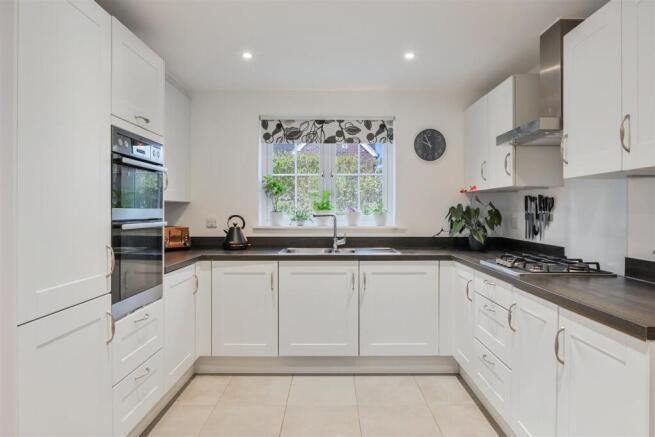 WOODLANDS CLOSE (10).jpg