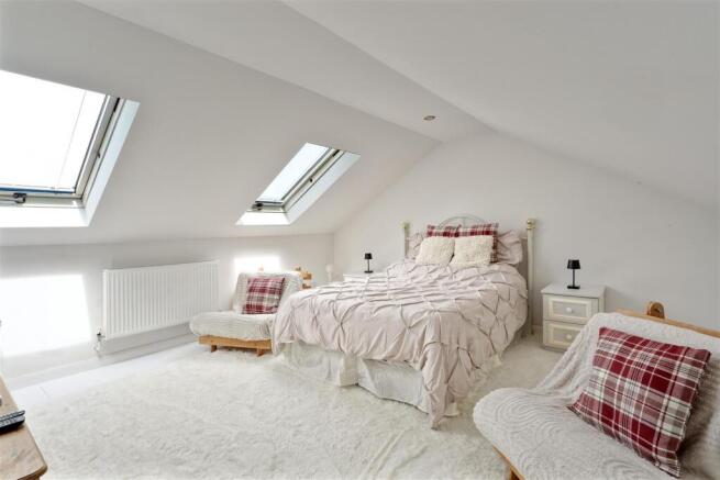 Bedroom 1.jpg