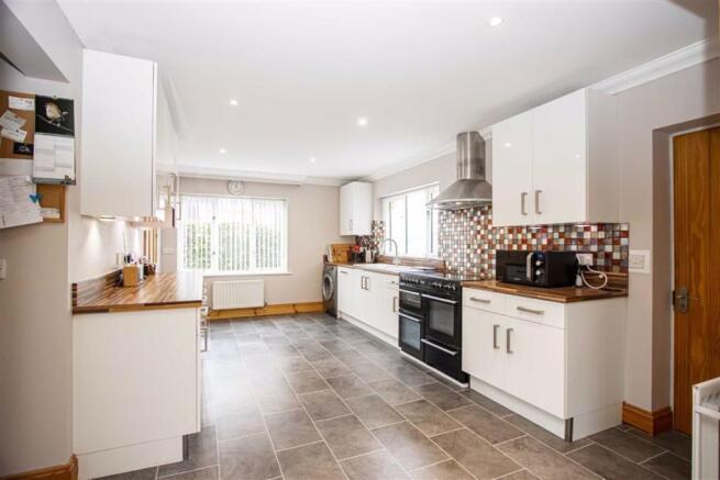 KITCHEN/BREAKFAST ROOM