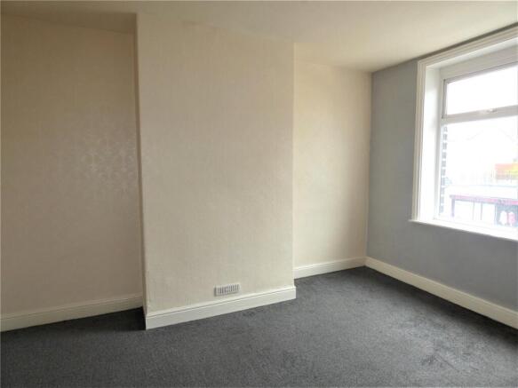 2 bed Terraced to rent Image 7