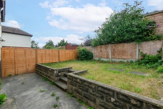 4 bed House to rent Image 11