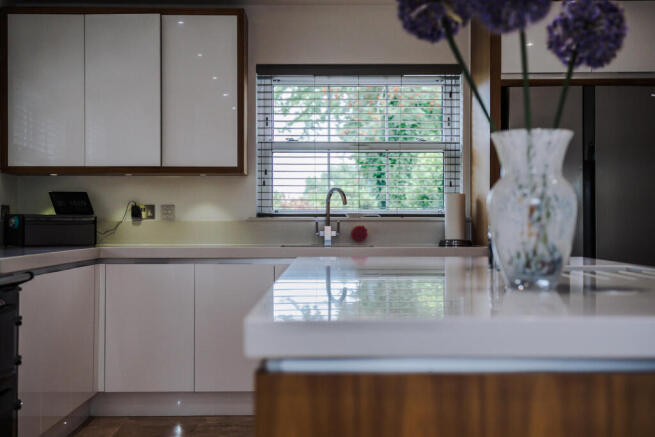 7 bed Detached for sale Image 11