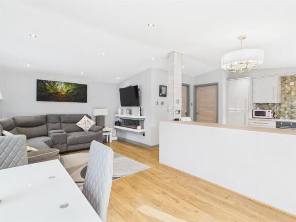 Lounge/Kitchen