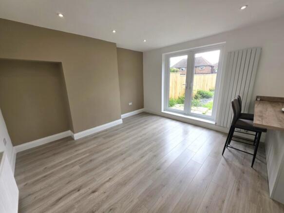 3 bed Semi-Detached to rent Image 12