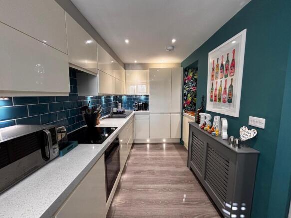 3 bed House for sale Image 5