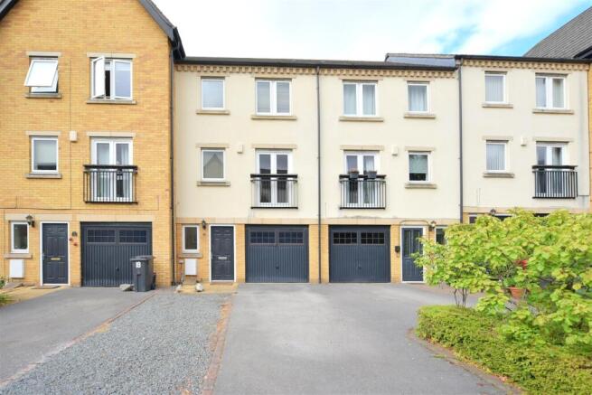 4 bed Town House to rent in york