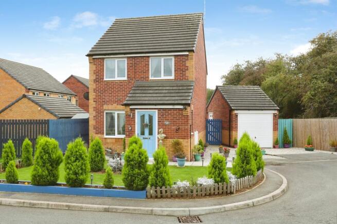 3-bed detached on Model Lane, Creswell, Worksop, £220,000