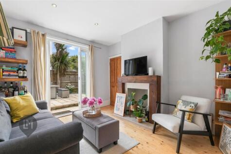 Balvernie Grove, London