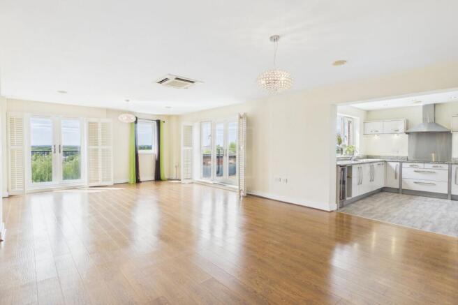 Lounge/Kitchen